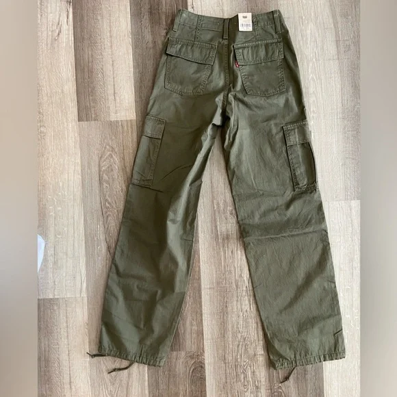 NWT LEVIS CARGOS GREEN - Picture 2 of 4